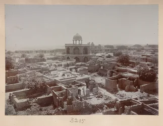 Landsby inde i Purana Qila, udsigt omkring Sher Mandal, ca. 1908-1911