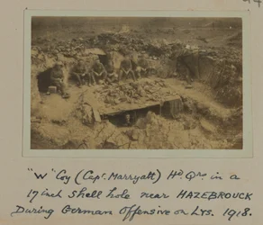 "W" Coy (Capt. Marryatt) Hd Qrs i et 17 tommer skalhul nær HAZEBROUCK under tysk offensiv på LYS, 1918