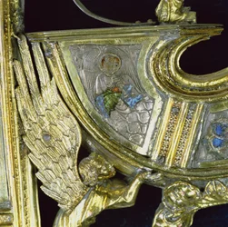 Engel, der spiller et lille shawm, detalje fra crozier af William of Wykeham (ca. 1320-1404) (forgyldt sølv & champleve emalje)