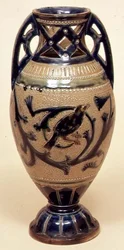 Bailey vase dekoreret af E.Bennett