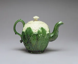 Blomkålstepotte, fra Burlem, Staffordshire, ca. 1759-66 (blyglaseret creme lertøj, slip-cast)