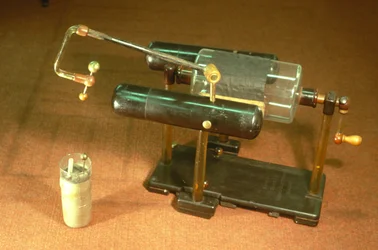 Cylinder elektrostatisk maskine, med Leyden krukke (mahogni, messing og glas)