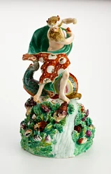 Derbyfigur af Neptun på en stenet base med vandfald og skaller, ca. 1750-1800 (porcelæn)