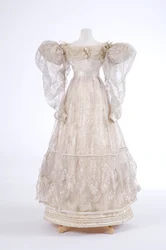 Aftenkjole, 1829 (silke og maskinvævet gaze)