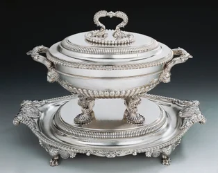 Sølvterrin i George III-stil med bakke