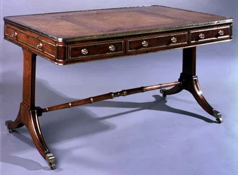 George III skrivebord, tidligt i det 19. århundrede (palisander)