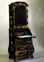 Japansk Queen Anne-bureaureol med bombesider, tidligt 1700-tal