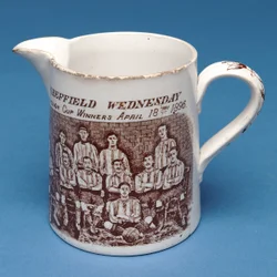 Kande dekoreret med Sheffield Wednesday-holdet, 1896 (keramik)