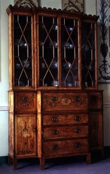 Bemalet og indlagt secretaire-bogskab, ca.1785