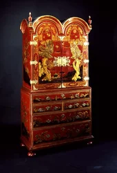 Queen Anne skab på brystet