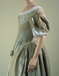 Sølvvævskjole, 1660