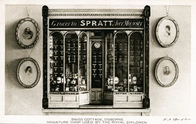 Spratt, Købmand til hendes Majestæt, minibutik for de kongelige børn, Swiss Cottage, Osborne House, Isle of Wight (litho efter et billede)