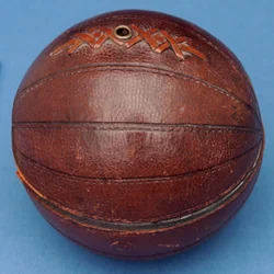 String dispenser i form af en fodbold (læder)
