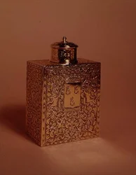 Tevogn, dekoreret i stil med Gribelin, ca. 1700 (forgyldt sølv)