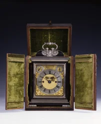 The Barnard Tompion, Tompion and Banger, London, nr. 460, slående beslagsur, ca. 1708 (ibenholt og sølv) (se også 745882-87)
