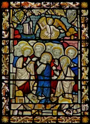 Østvinduet, der viser apostlenes samling (til Jomfruens begravelse?) Maria - apostlene samles for at deltage
