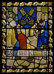 Det østlige vindue viser Skt. Johannes, Skt. Peter ved porten, skjold med et symbol på St. Peter