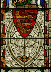 Window Ew, der viser våben fra England og grisaille