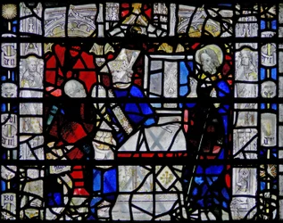 Vindue w6 viser en scene fra Sankt Nikolas liv; kant med figurer