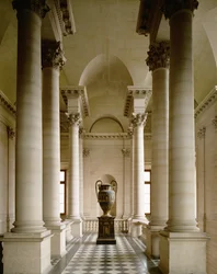 Louvre-paladset ...