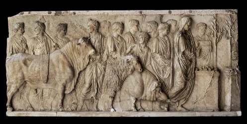 Romersk arkitektonisk relief, der viser et dyreoffer ...
