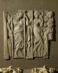 Thiasos, et bacchanalisk optog med Silenus og dansende mænader ...