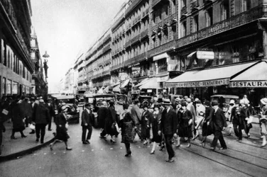Rue Lafayette ved shopping tid, Paris, 1931.