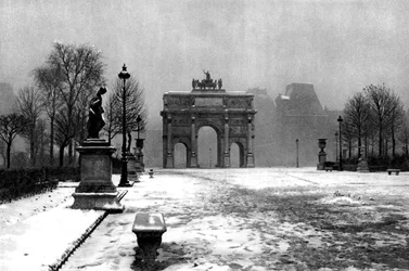 Tuilerierne under sne og karruselbuen, Paris, 1931.