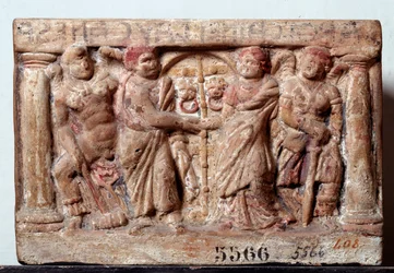 Etruskisk civilisation: Terracotta urne fra Chiusi Italien - 2. århundrede f.Kr. Dim 20x30 cm (etruskisk kunst: terracotta urne 2. århundrede f.Kr.) Firenze, Museo Archeologico, inv 5566