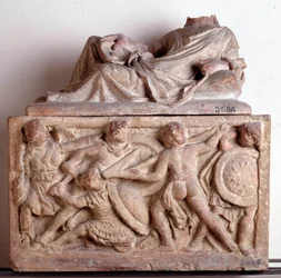 Etruskisk civilisation: Terracotta urne fra Chiusi Italien - 2. århundrede f.Kr. Dim 33x56x27 cm (etruskisk kunst: terracotta urne 2. århundrede f.Kr.) Firenze, Museo Archeologico, inv 5686