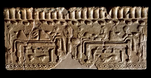 Etruskisk civilisation: terracotta-frise prydet med en banketscene. 580 f.Kr. Dim. 24x54 cm. Fra Murlo Palace. Murlo, Antiquarium Comunale