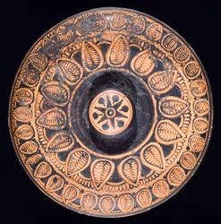 Patera. Rød-figur keramik fra Spina (Emilia Romagna). Etruskisk civilisation, 4. århundrede f.Kr.