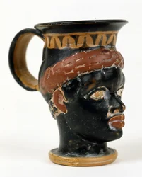 Etruskisk vase formet som hovedet af en sort mand. Museo Nazionale di Tarquinia.