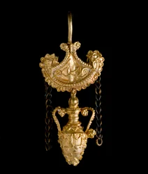Etruskisk kunst: guldørering. 3. århundrede f.Kr. Fra Cerveteri. Svag. 3,4 cm Rom, Museo di Villa Giulia