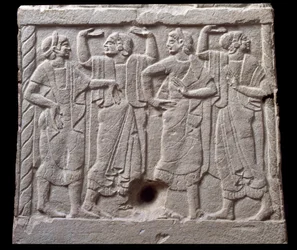 Relief med dansere fra en marmormilepæl i Chiusi, Italien, 6. århundrede f.Kr.