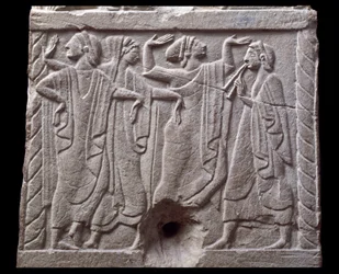 Relief med dansere fra en marmormilepæl i Chiusi, Italien, 6. århundrede f.Kr.
