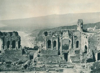 Scene og omklædningsrum i det græske teater, Taormina, Sicilien, Italien, 1927