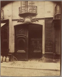 Hus, 10 rue du Petit-Pont, revet ned