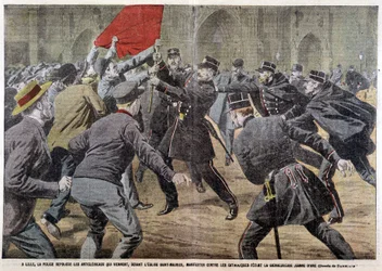 I Lille afviser politiet antiklerikerne, der kommer foran kirken St Maurice for at protestere mod katolikker, der fejrer Jeanne d