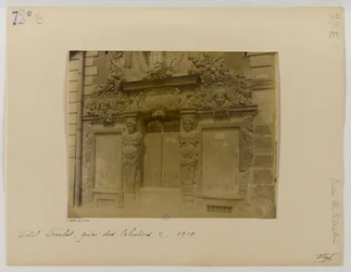 Dør, gadefacade, Hôtel de Fieubet (Hôtel de la Valette, Massillon skole), 2 quai des Célestins, 4. arrondissement, Paris