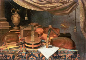 En guitar, en cello, lut, et partitur og andre bøger og en armillary globus på et draperet bord