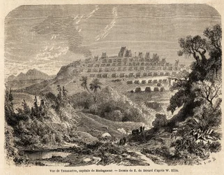 Udsigt over Madagaskars hovedstad Tananarive, tegning af Evremond de Berard (1824-1881), til illustration af Ida Pfeiffers rejse til Madagaskar i 1857. Indgravering i “” Le tour du monde”” 1861. Selvas samling.