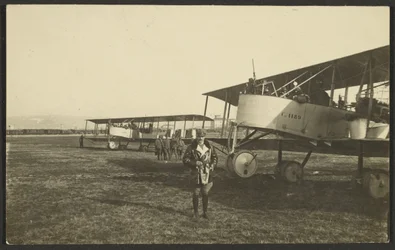 [Mand foran fly]