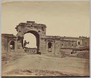 Gateway Leading into the Residency, holdt af kaptajn Aitken, 13th Bengal Native Infantry, almindeligvis kaldet Bailee Guard Gate