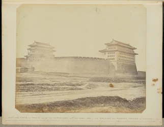 [Anting-porten i Peking efter overgivelsen - 21. oktober 1860 - De britiske og franske tropper i besiddelse].