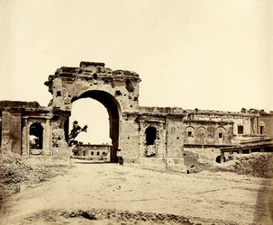 Port, der fører ind til Residency, Lucknow, 1858