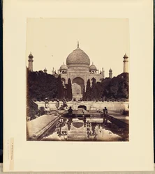 Taj Mahal med springvandene