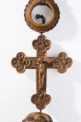 Henrik VIIIs rosenkrans, detalje af korset (buksbom)