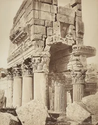 Detalje af pronaos af Bacchus-templet, i den arkæologiske zone Heliopolis eller Baalbek, gammel syrisk by, nu Libanon