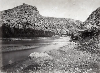 "Nahr el-Kalb" (hundens flod) blandt bjergene i Libanon, nær Beirut, i Palæstina